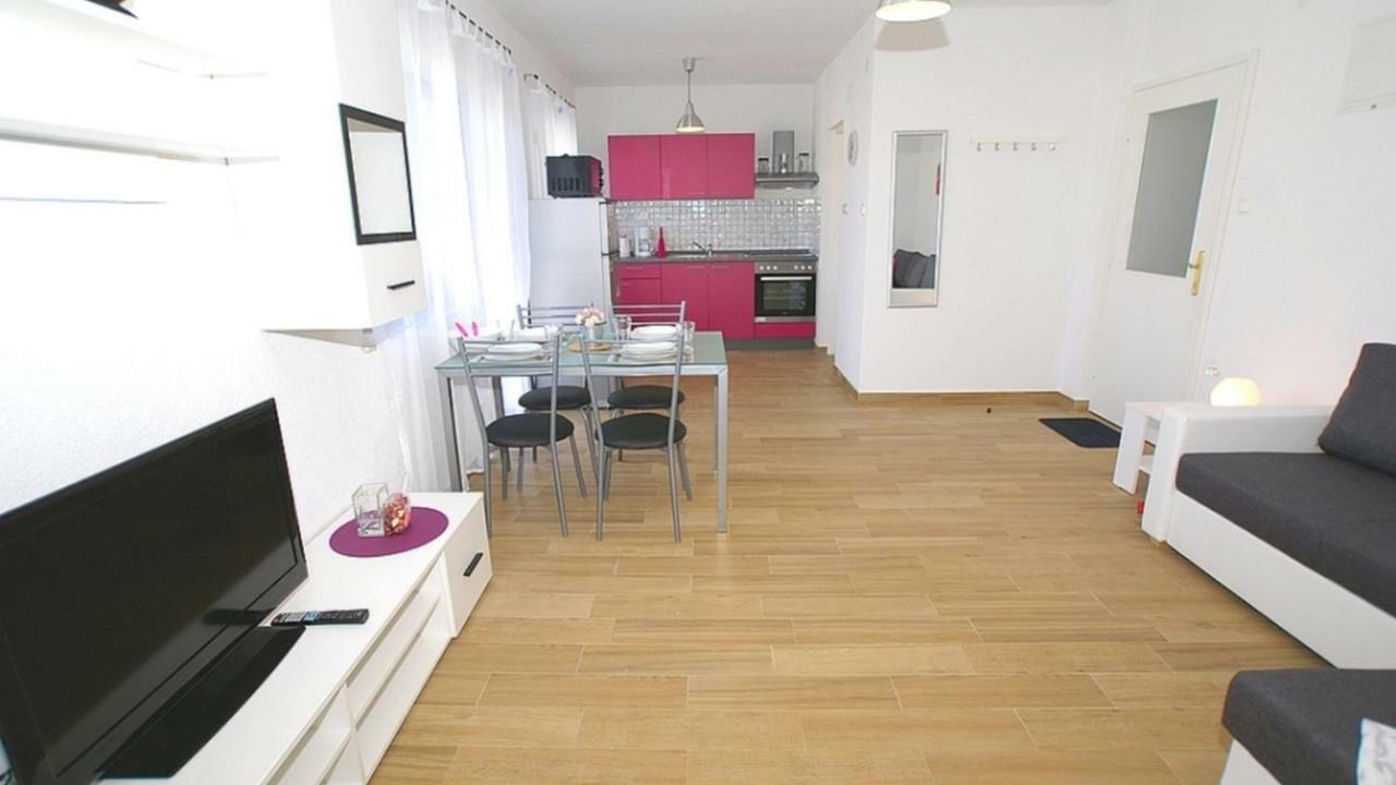 מאלינסקה Apartments Kamelija מראה חיצוני תמונה